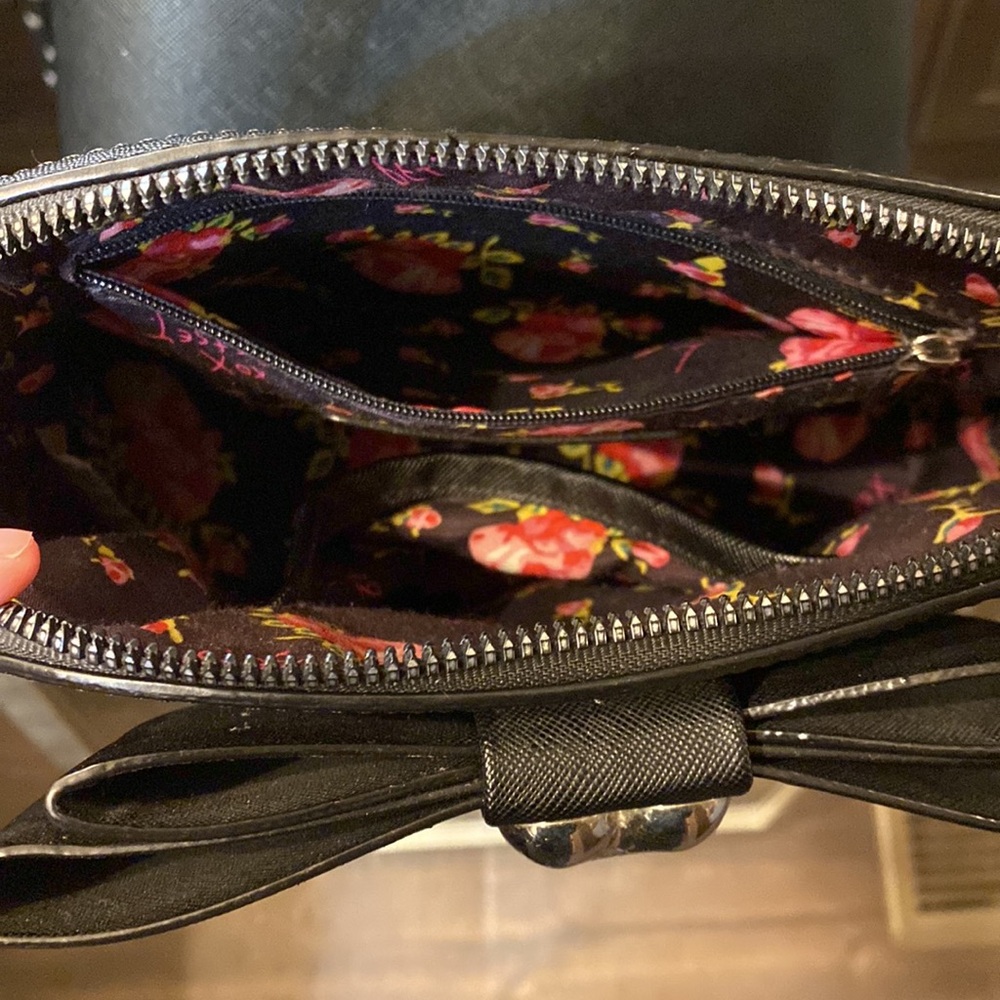 Betsy Johnson black cross body purse - Picture 6 of 11